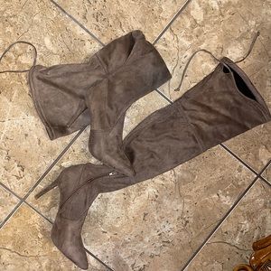 Thigh high heels👢